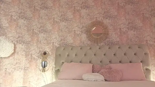 MirandaHobbs online show from November 13, 2025, 4:22 pm