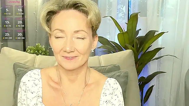 Snapshot of AkexandraFix chatting on September 29, 2025, 12:55 pm AkexandraFix online show from September 29, 2025, 12:55 pm