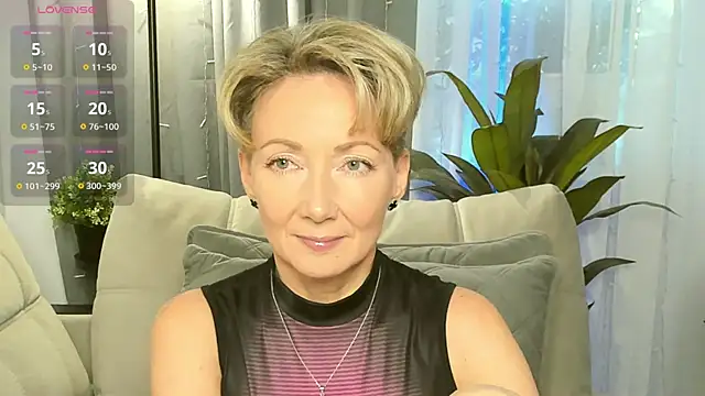 Snapshot of AkexandraFix chatting on October 17, 2025, 1:02 pm AkexandraFix online show from October 17, 2025, 1:02 pm