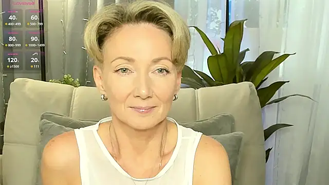 Snapshot of AkexandraFix chatting on October 3, 2025, 12:39 pm AkexandraFix online show from October 3, 2025, 12:39 pm