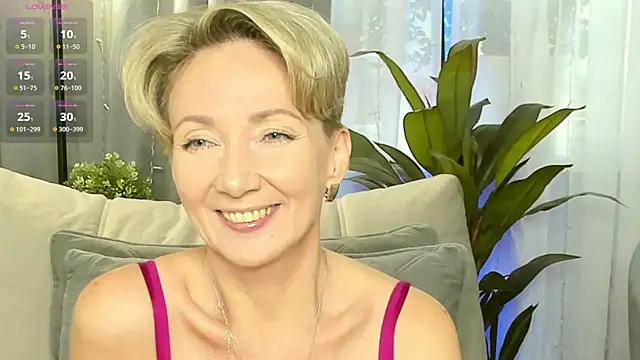 Snapshot of AkexandraFix chatting on September 23, 2025, 12:45 pm AkexandraFix online show from September 23, 2025, 12:45 pm