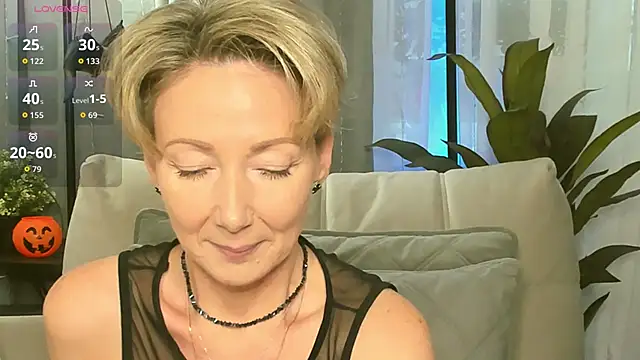 Snapshot of AkexandraFix chatting on October 31, 2025, 1:08 pm AkexandraFix online show from October 31, 2025, 1:08 pm