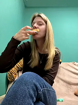 MaryHiggins online show from October 3, 2025, 12:28 pm