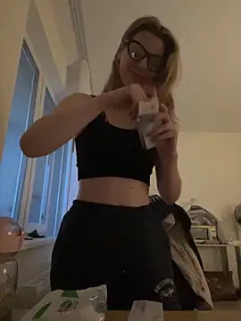 MaryHiggins online show from September 19, 2025, 4:33 pm