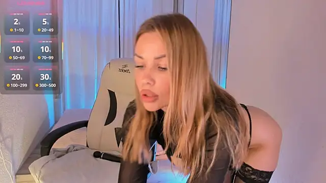 Snapshot of Roxana_Wet_ chatting on September 17, 2025, 1:35 pm Roxana Wet online show from September 17, 2025, 1:35 pm