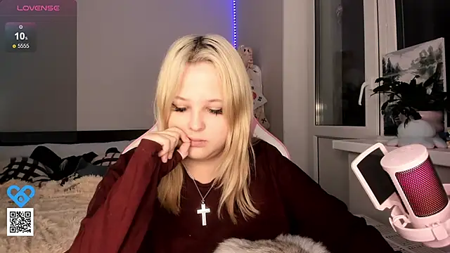 Snapshot of B_Ratz chatting on October 2, 2025, 10:24 pm B Ratz online show from October 2, 2025, 10:24 pm