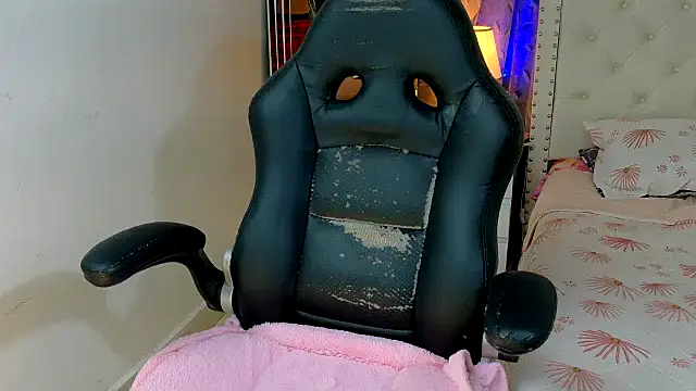 Snapshot of Ariana_girlhots chatting on October 3, 2025, 4:47 am Ariana girlhots online show from October 3, 2025, 4:47 am