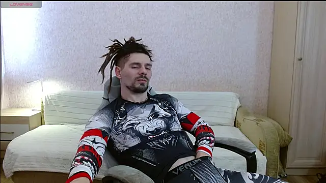 Aestheticguy101 online show from April 4, 2026, 10:33 am