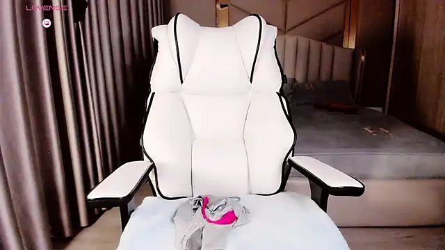 Girl  Funny online show from October 16, 2025, 6:38 pm