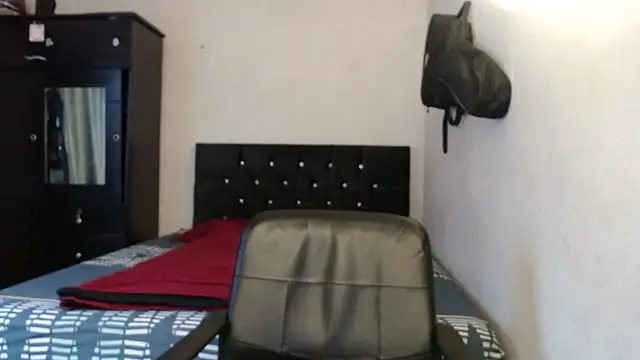 suckmydickbitch97 online show from October 14, 2025, 11:11 am