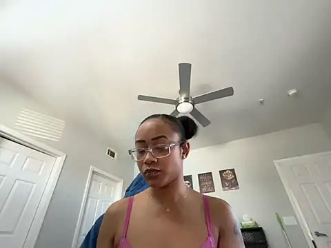 RylHoneyy online show from February 5, 2026, 5:20 pm