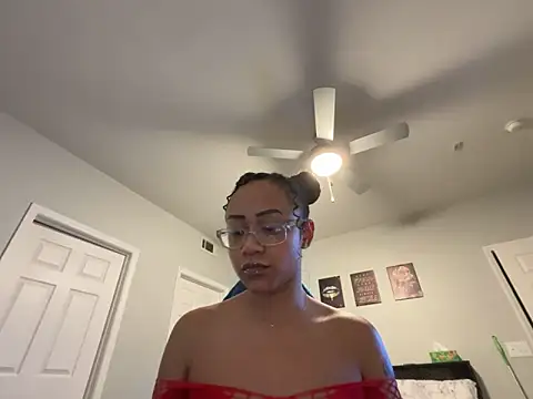 RylHoneyy online show from February 8, 2026, 3:48 am