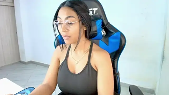 Snapshot of sophiax-x chatting on February 10, 2026, 7:13 pm sophiax-x online show from February 10, 2026, 7:13 pm