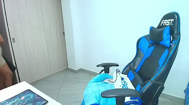 sophiax-x online show from February 10, 2025, 9:36 pm