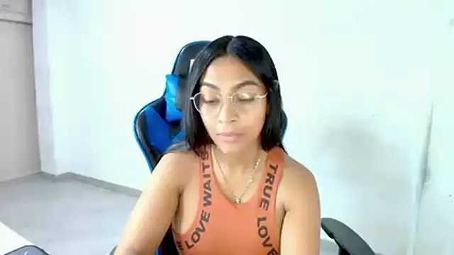 Snapshot of sophiax-x chatting on February 17, 2026, 11:18 am sophiax-x online show from February 17, 2026, 11:18 am