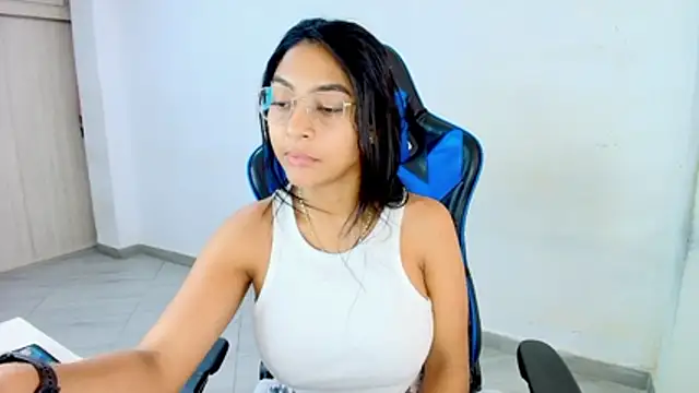 Snapshot of sophiax-x chatting on March 1, 2026, 1:33 pm sophiax-x online show from March 1, 2026, 1:33 pm