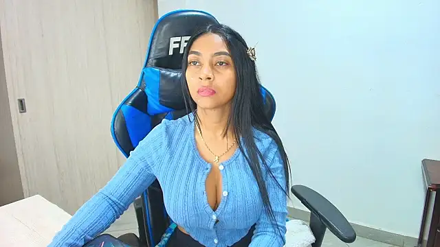 Snapshot of sophiax-x chatting on October 3, 2025, 11:56 am sophiax-x online show from October 3, 2025, 11:56 am