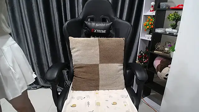 Snapshot of Yuki-yio chatting on March 13, 2025, 1:21 am Yuki-yio online show from March 13, 2025, 1:21 am