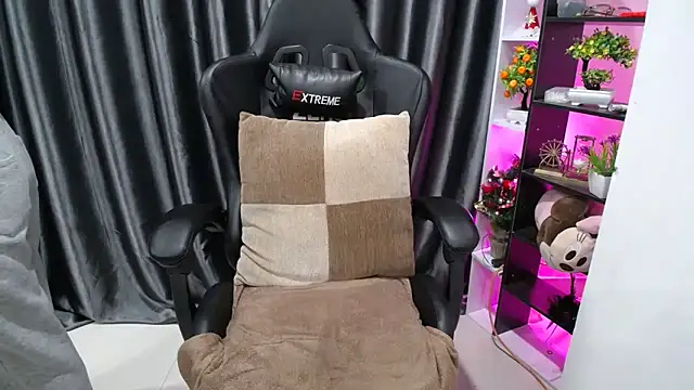 Snapshot of Yuki-yio chatting on March 23, 2025, 12:36 am Yuki-yio online show from March 23, 2025, 12:36 am