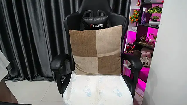 Snapshot of Yuki-yio chatting on September 21, 2025, 12:49 am Yuki-yio online show from September 21, 2025, 12:49 am