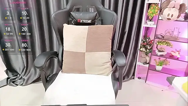 Snapshot of Yuki-yio chatting on October 19, 2025, 12:46 am Yuki-yio online show from October 19, 2025, 12:46 am