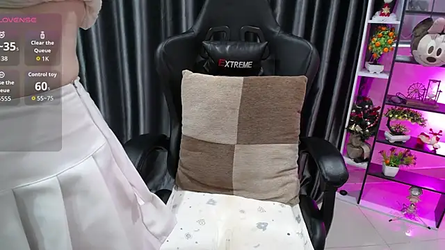 Snapshot of Yuki-yio chatting on October 14, 2025, 1:17 am Yuki-yio online show from October 14, 2025, 1:17 am