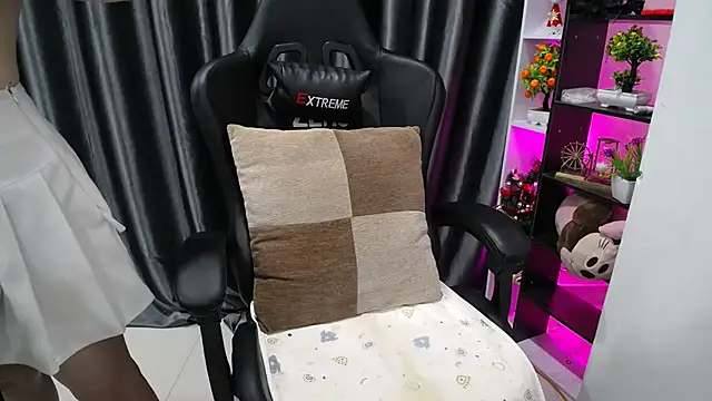 Snapshot of Yuki-yio chatting on March 20, 2025, 1:24 am Yuki-yio online show from March 20, 2025, 1:24 am