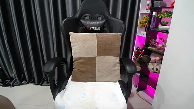 Snapshot of Yuki-yio chatting on October 2, 2025, 1:31 am Yuki-yio online show from October 2, 2025, 1:31 am