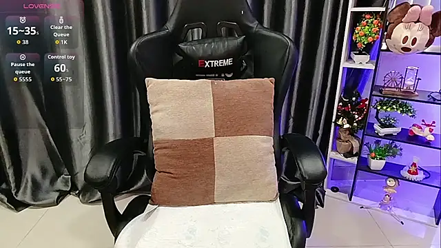 Yuki-yio online show from November 21, 2025, 1:15 am