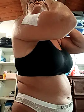 CRHYSTEL online show from October 20, 2025, 6:26 am