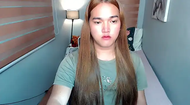 Snapshot of MoaningKylie chatting on December 14, 2024, 3:28 am MoaningKylie online show from December 14, 2024, 3:28 am