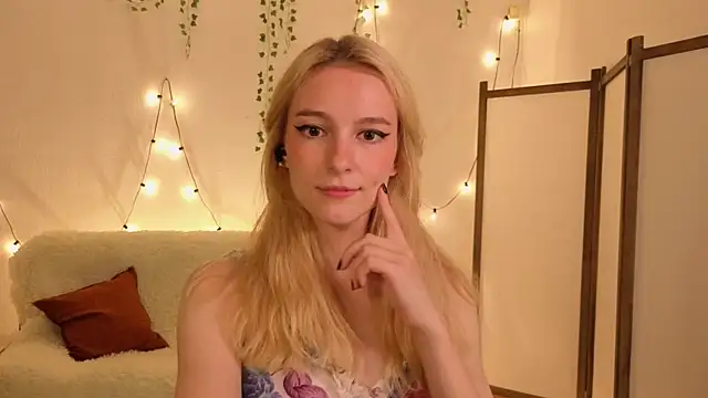 Snapshot of berrry_girl chatting on July 24, 2026, 12:56 pm berrry girl online show from July 24, 2026, 12:56 pm