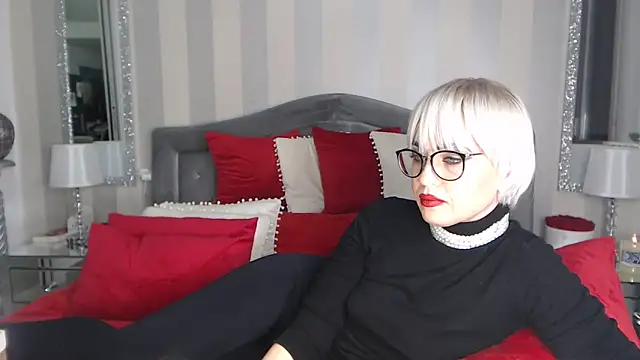 LuanaColucci online show from December 23, 2024, 5:32 pm