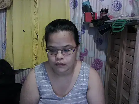 abiemayhottiey online show from December 8, 2024, 4:28 pm