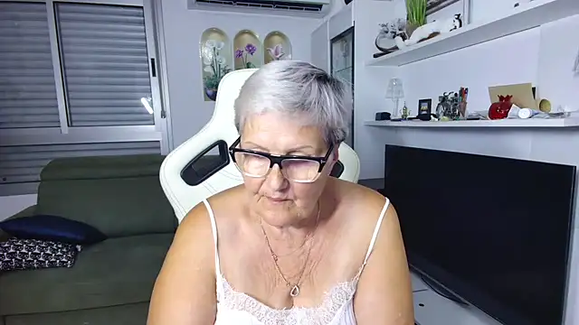 Snapshot of Selenna57 chatting on July 19, 2026, 5:21 pm Selenna57 online show from July 19, 2026, 5:21 pm