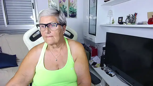 Snapshot of Selenna57 chatting on July 15, 2026, 5:42 pm Selenna57 online show from July 15, 2026, 5:42 pm