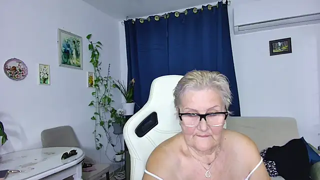 Selenna57 online show from April 10, 2026, 5:20 pm