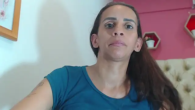 Snapshot of Amber_Moore chatting on October 7, 2025, 12:33 am Amber Moore online show from October 7, 2025, 12:33 am