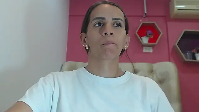 Snapshot of Amber_Moore chatting on October 4, 2025, 3:46 pm Amber Moore online show from October 4, 2025, 3:46 pm