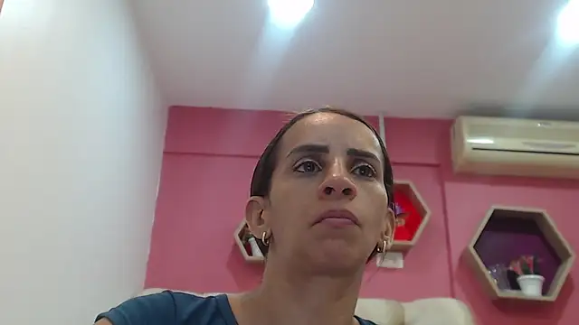 Snapshot of Amber_Moore chatting on September 25, 2025, 1:00 am Amber Moore online show from September 25, 2025, 1:00 am