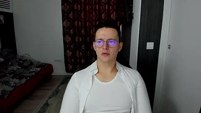 Snapshot of sexxymuscles4u chatting on February 16, 2026, 8:35 am sexxymuscles4u online show from February 16, 2026, 8:35 am