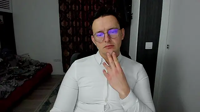 Snapshot of sexxymuscles4u chatting on February 17, 2026, 12:35 pm sexxymuscles4u online show from February 17, 2026, 12:35 pm