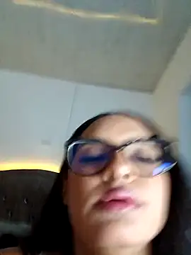 Snapshot of nashiira_ chatting on October 8, 2025, 9:37 pm nashiira online show from October 8, 2025, 9:37 pm