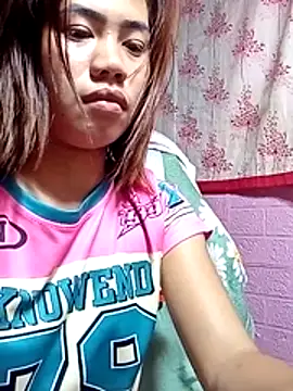 Snapshot of Cutie_body11 chatting on July 16, 2026, 12:29 am Cutie body11 online show from July 16, 2026, 12:29 am