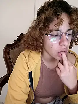EmmaMelissa0521 online show from February 13, 2025, 6:37 pm