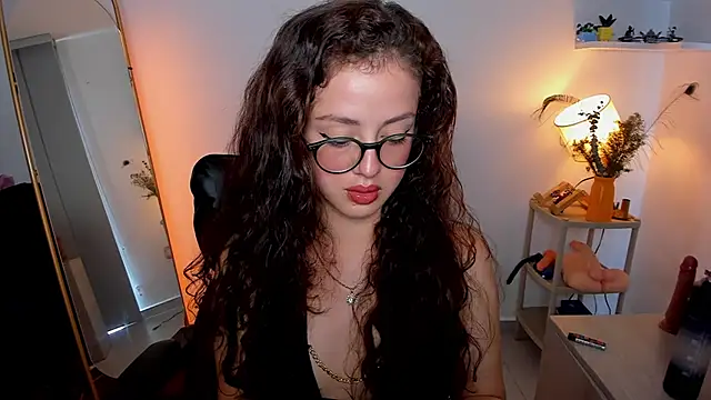 Cassandra Caiin online show from November 19, 2025, 4:18 pm