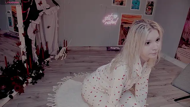 Careful i bite online show from November 6, 2025, 5:11 am