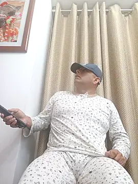 Snapshot of chicoguapo8 chatting on October 1, 2025, 11:14 am chicoguapo8 online show from October 1, 2025, 11:14 am