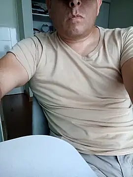 chicoguapo8 online show from February 20, 2025, 10:48 pm