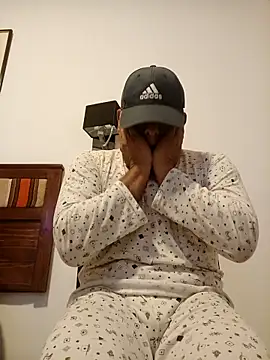 Snapshot of chicoguapo8 chatting on October 10, 2025, 11:49 pm chicoguapo8 online show from October 10, 2025, 11:49 pm